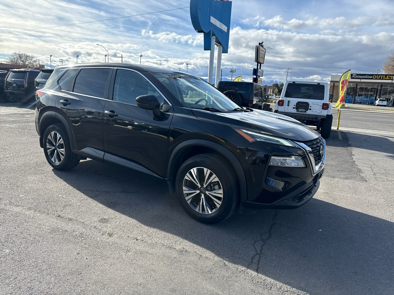 2022 Nissan Rogue AWD SV photo 2