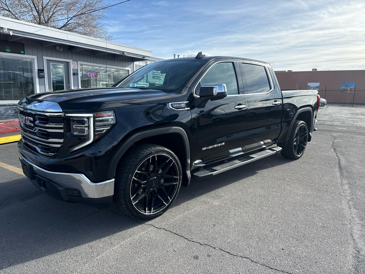 2024 GMC Sierra 1500 4WD Crew Cab 147" SLT