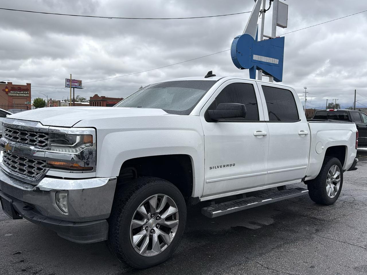 Chevrolet Silverado 1500 2WD Crew Cab 143.5" LT w/1LT 2017