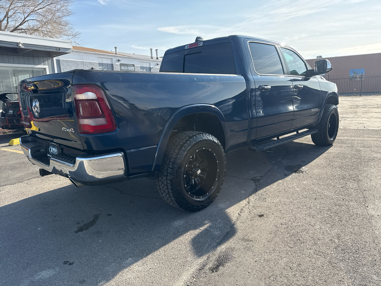 RAM 1500 Laramie 4x4 Crew Cab 6'4" Box 2022