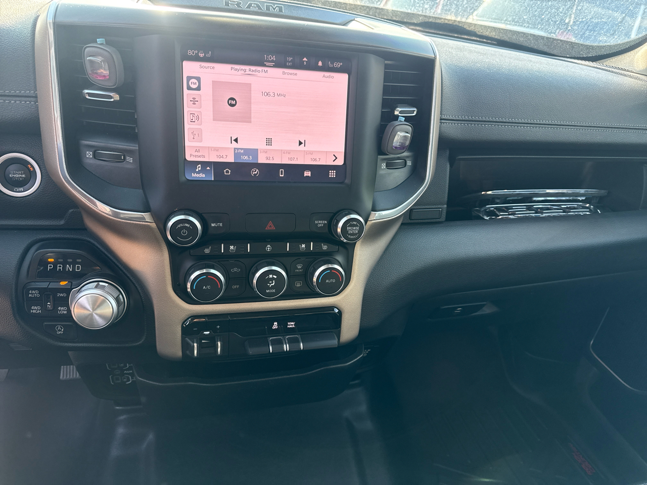 RAM 1500 Laramie 4x4 Crew Cab 6'4" Box 2022