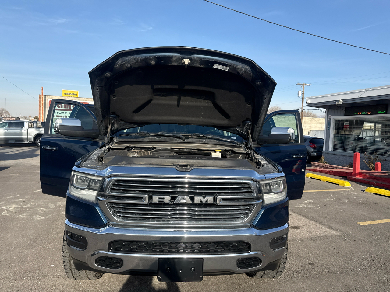 RAM 1500 Laramie 4x4 Crew Cab 6'4" Box 2022