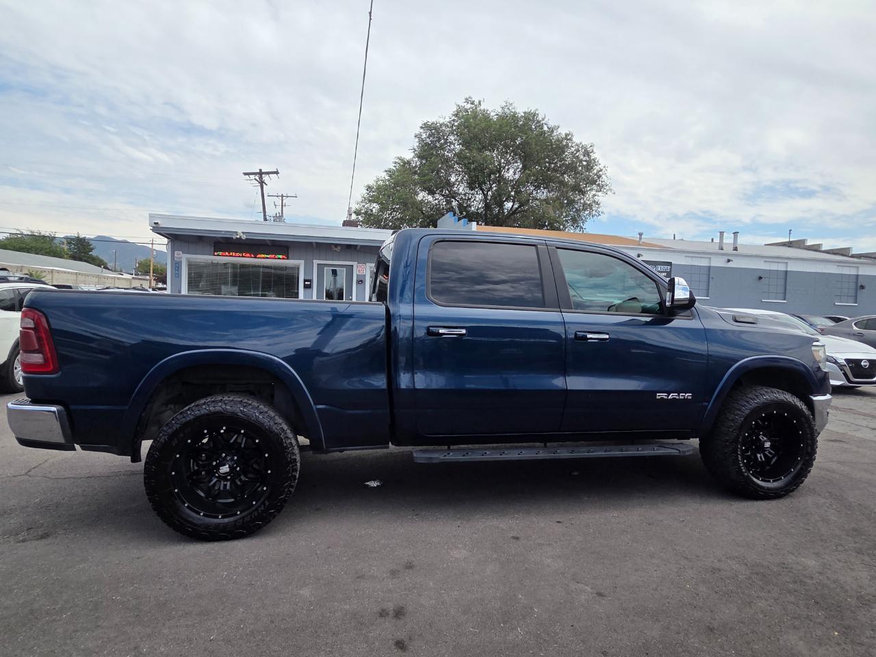 RAM 1500 Laramie 4x4 Crew Cab 6'4" Box 2022