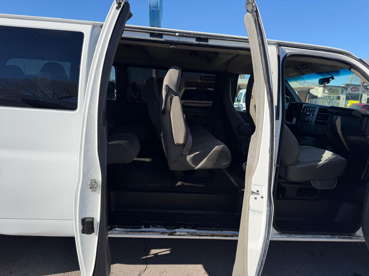 Chevrolet Express Passenger RWD 3500 155" LT w/1LT 2015