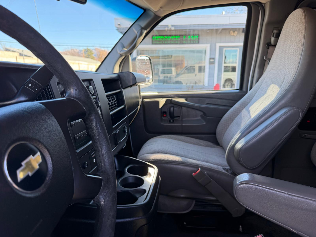 Chevrolet Express Passenger RWD 3500 155" LT w/1LT 2015