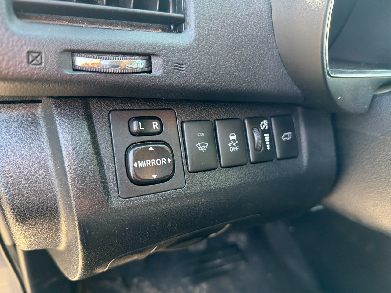 Toyota Highlander 4WD 4dr V6 (Natl) 2012