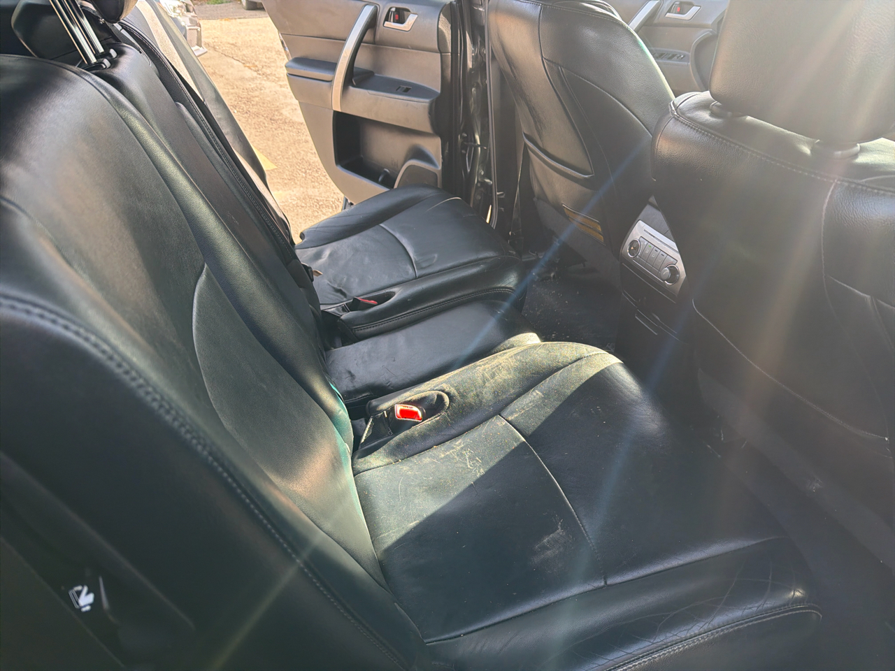 Toyota Highlander 4WD 4dr V6 (Natl) 2012