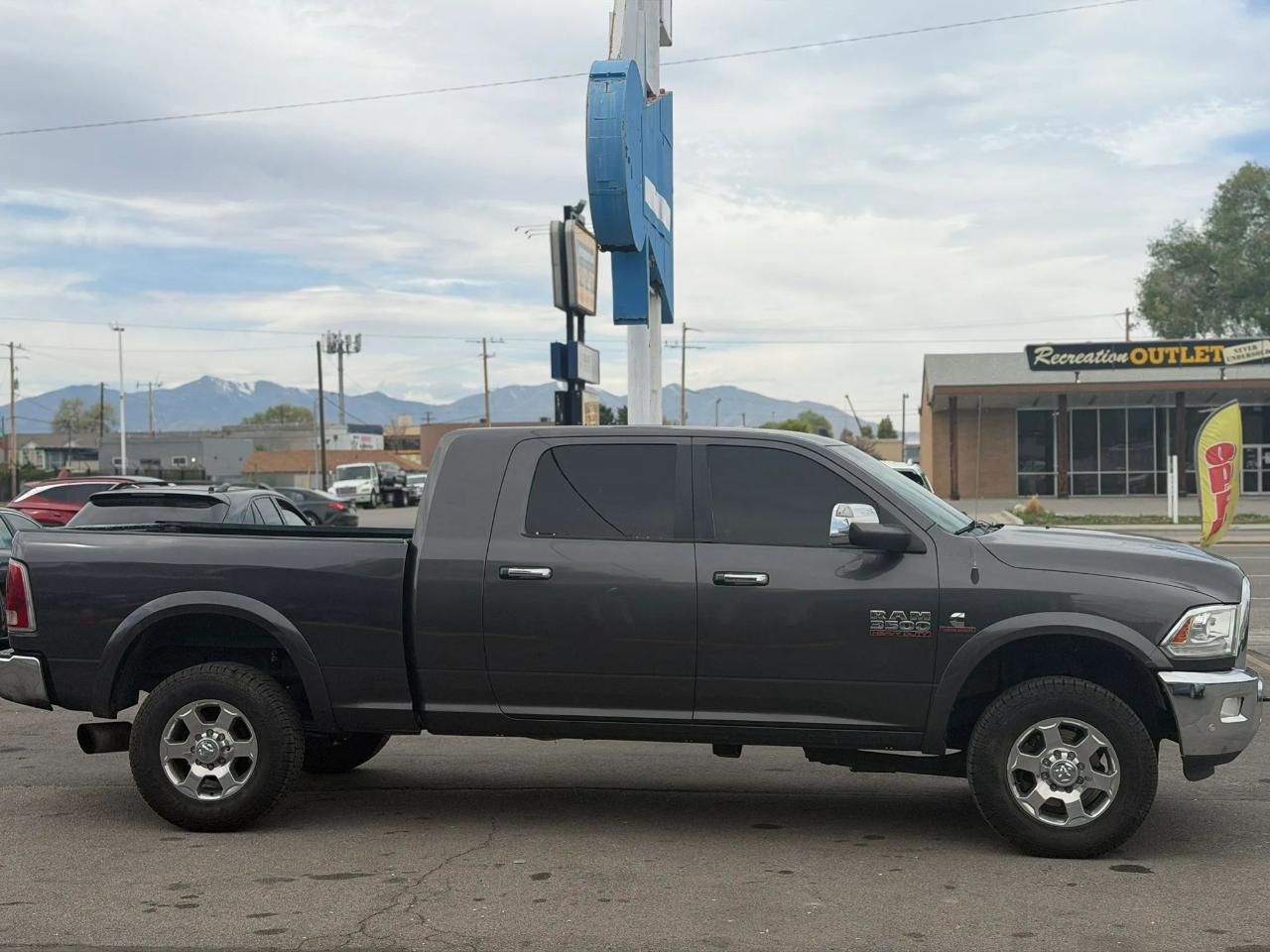 RAM 3500 Laramie 4x4 Mega Cab 6'4" Box 2018