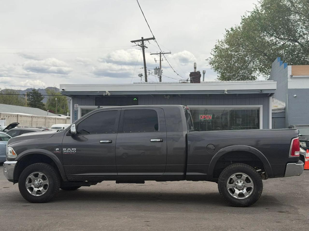 RAM 3500 Laramie 4x4 Mega Cab 6'4" Box 2018