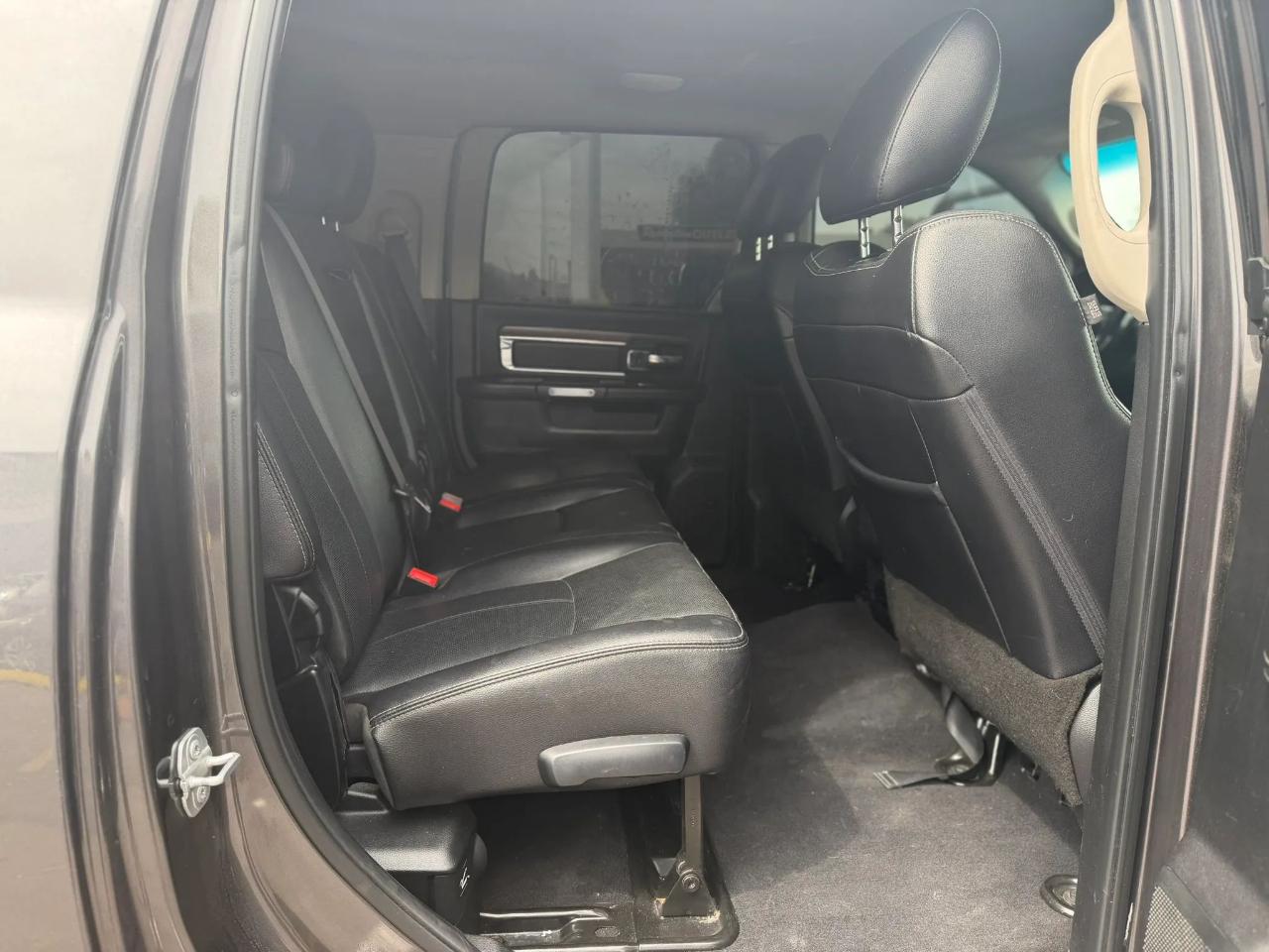 RAM 3500 Laramie 4x4 Mega Cab 6'4" Box 2018