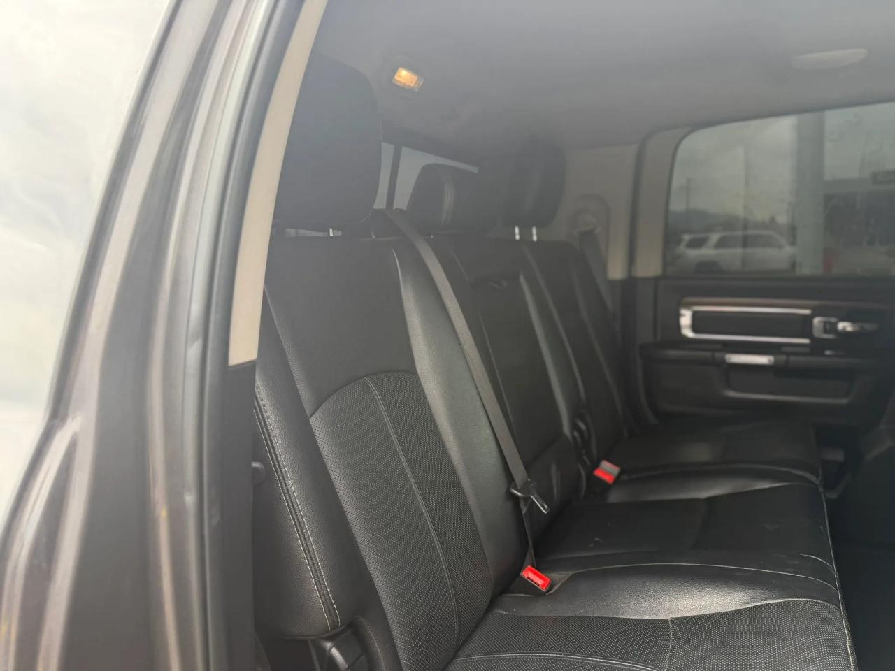 RAM 3500 Laramie 4x4 Mega Cab 6'4" Box 2018