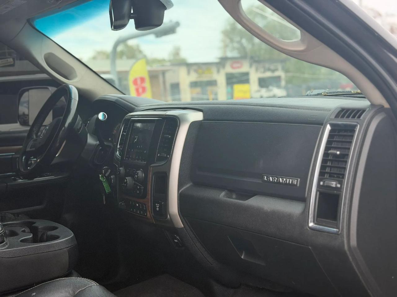 RAM 3500 Laramie 4x4 Mega Cab 6'4" Box 2018