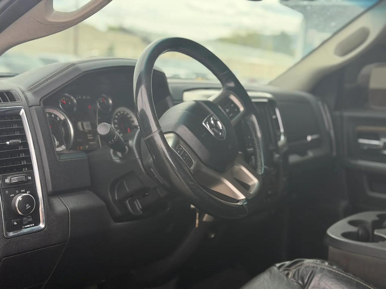 RAM 3500 Laramie 4x4 Mega Cab 6'4" Box 2018