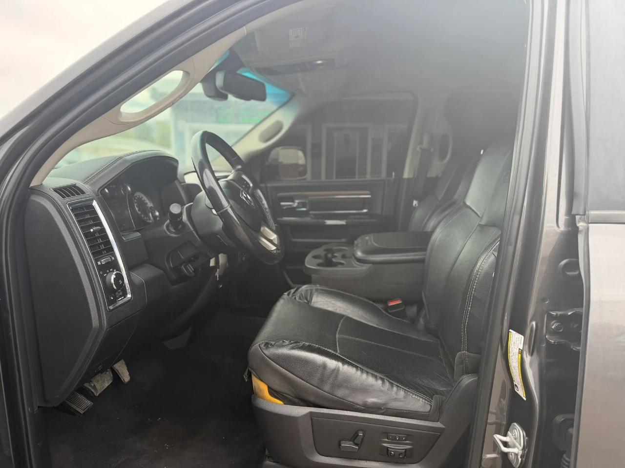 RAM 3500 Laramie 4x4 Mega Cab 6'4" Box 2018