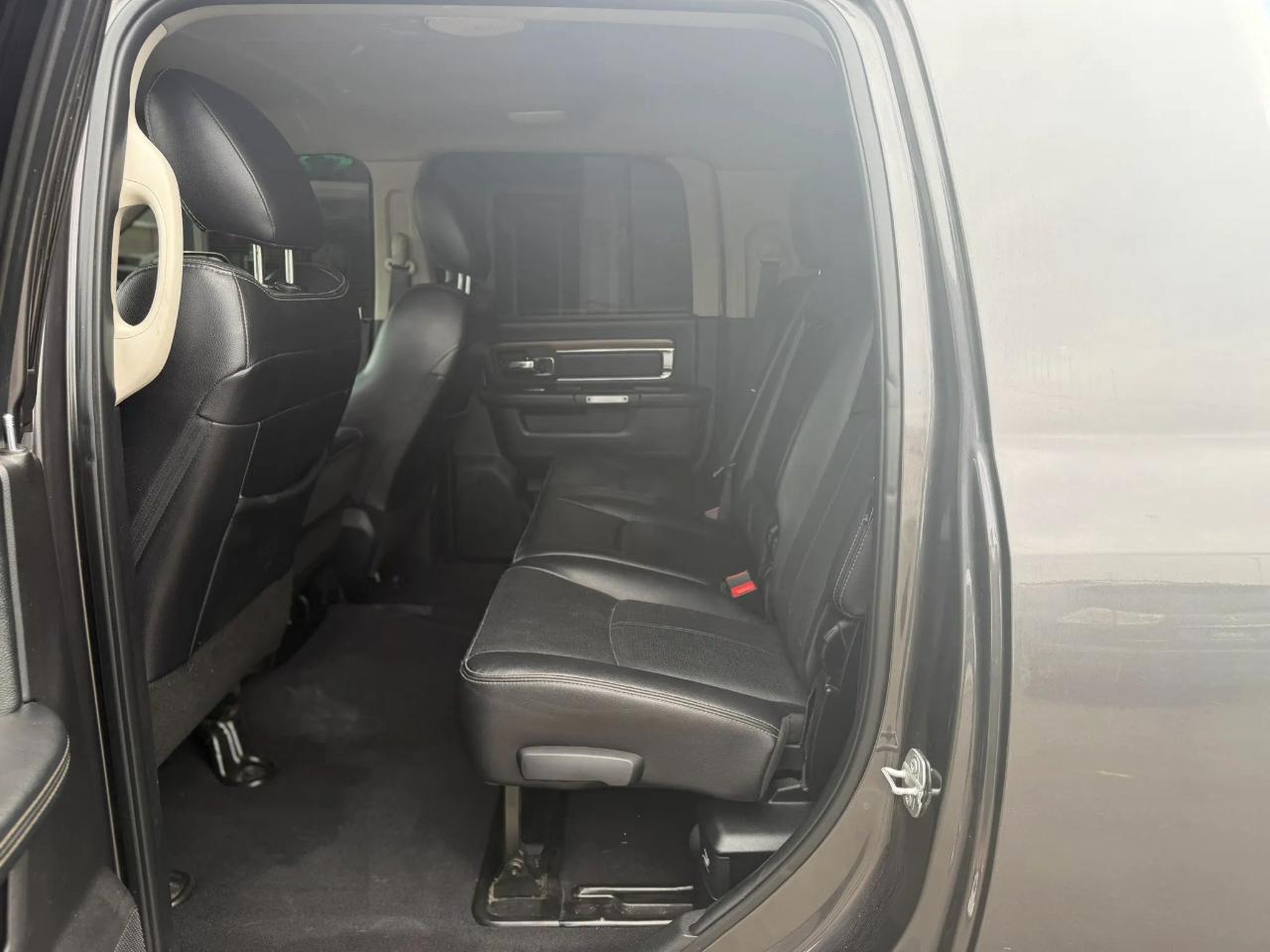 RAM 3500 Laramie 4x4 Mega Cab 6'4" Box 2018