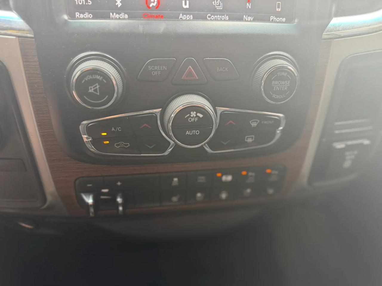 RAM 3500 Laramie 4x4 Mega Cab 6'4" Box 2018