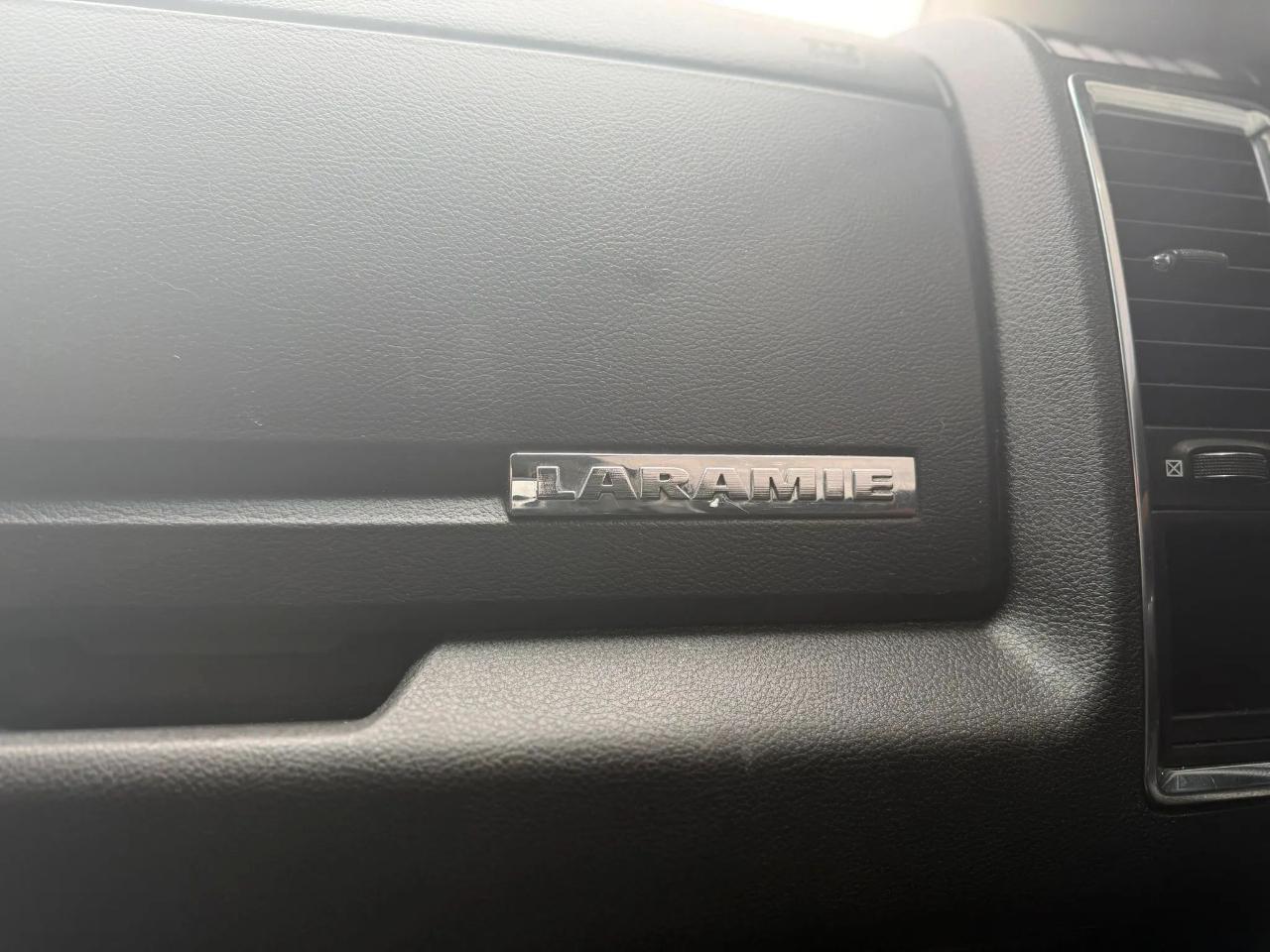 RAM 3500 Laramie 4x4 Mega Cab 6'4" Box 2018