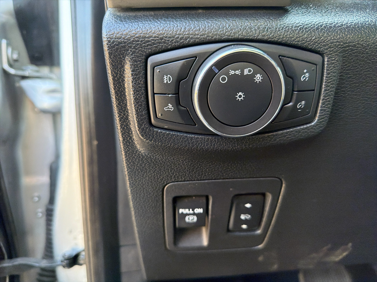 Ford F-150 4WD SuperCrew 157" Lariat 2018