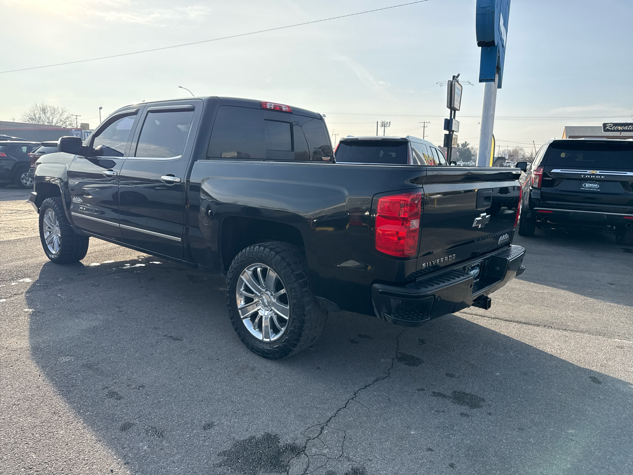 Chevrolet Silverado 1500 4WD Crew Cab 143.5" High Country 2015