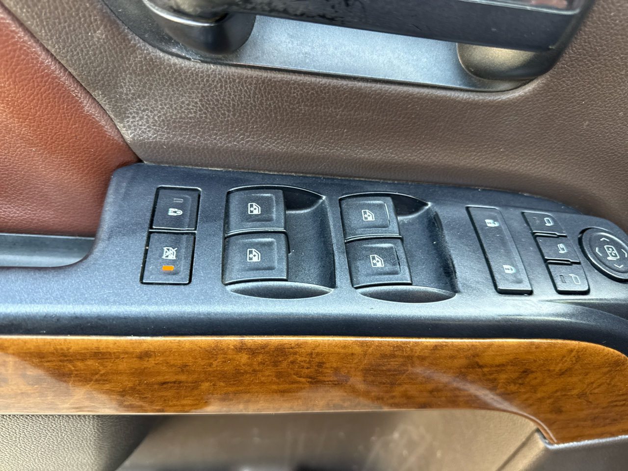 Chevrolet Silverado 1500 4WD Crew Cab 143.5" High Country 2015