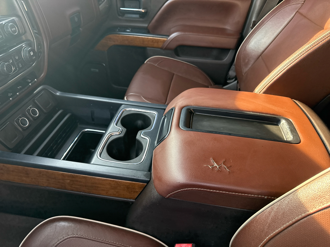 Chevrolet Silverado 1500 4WD Crew Cab 143.5" High Country 2015