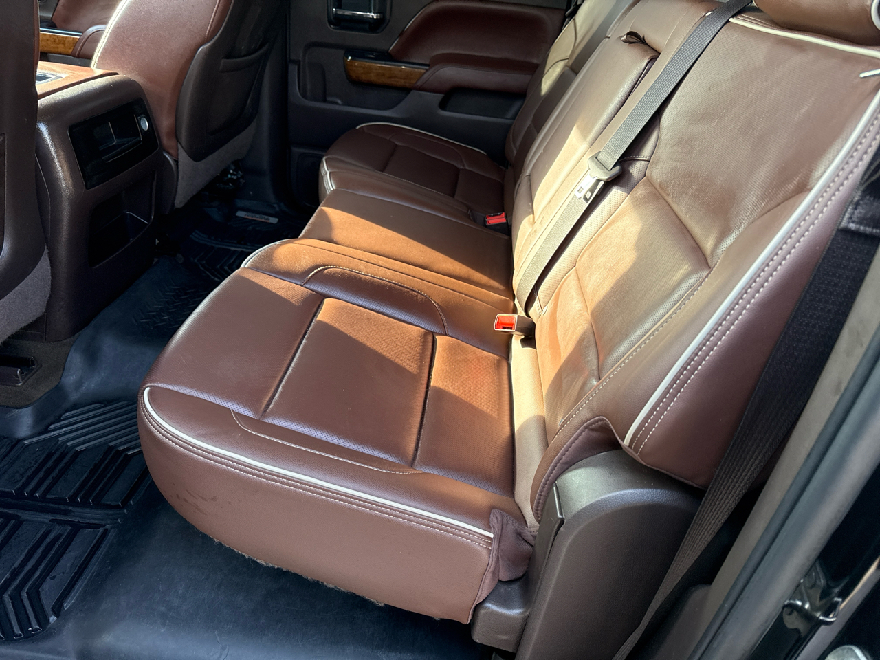 Chevrolet Silverado 1500 4WD Crew Cab 143.5" High Country 2015