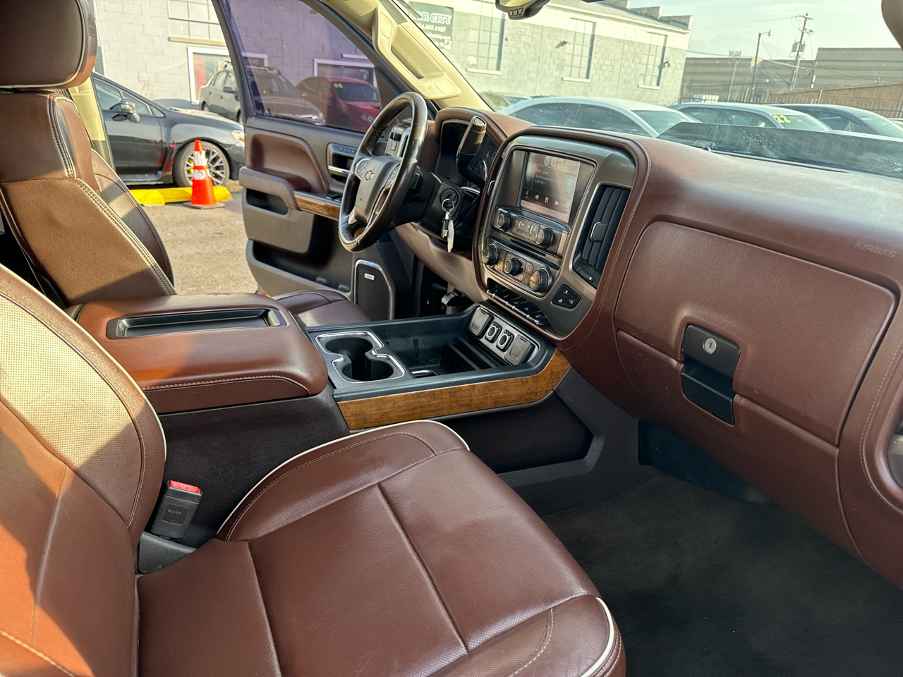 Chevrolet Silverado 1500 4WD Crew Cab 143.5" High Country 2015