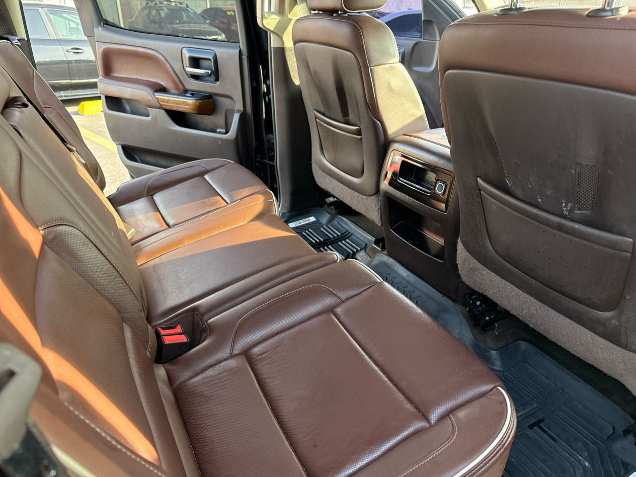 Chevrolet Silverado 1500 4WD Crew Cab 143.5" High Country 2015