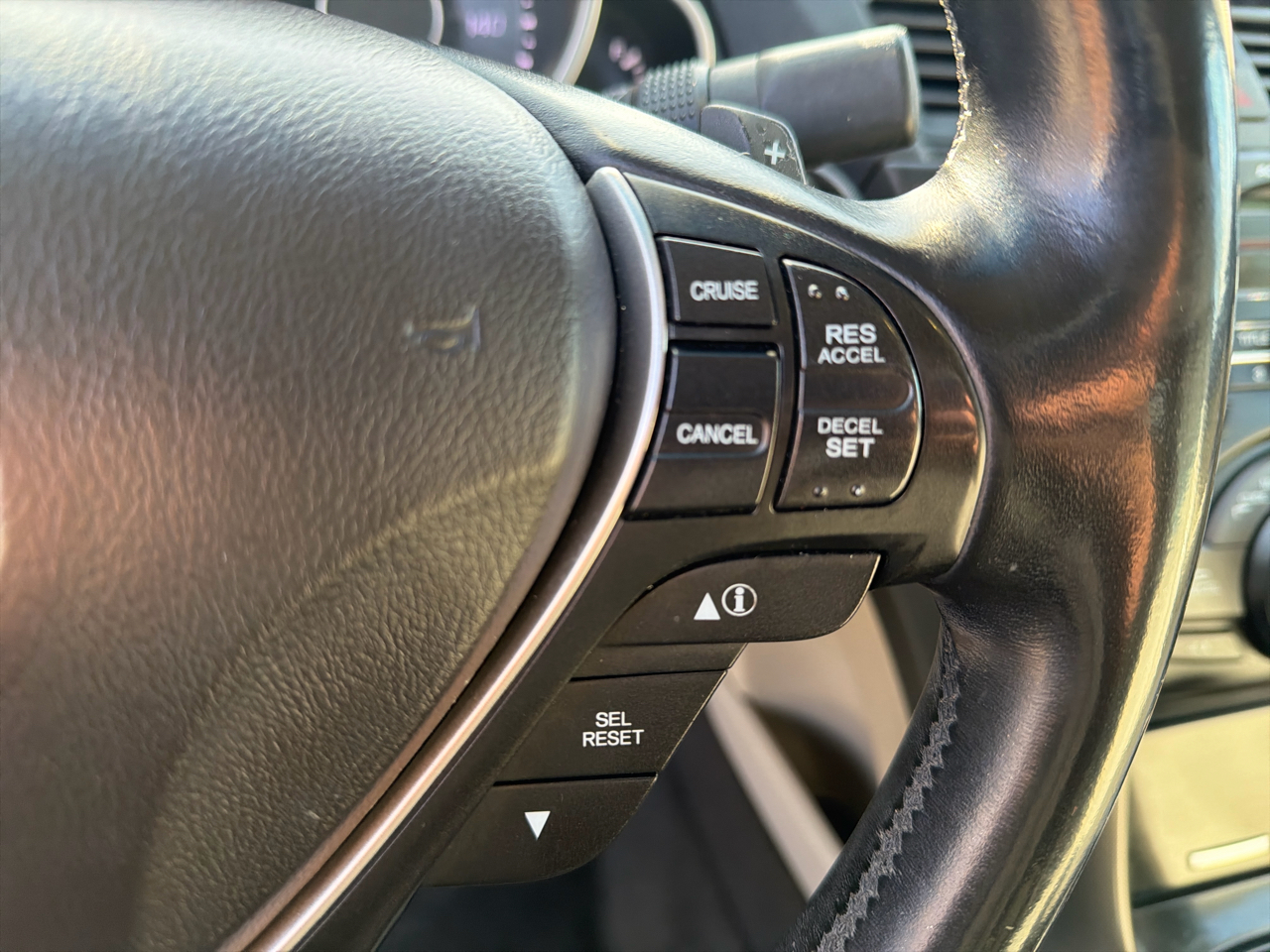 Acura TL 4dr Sdn Auto 2WD Tech 2012