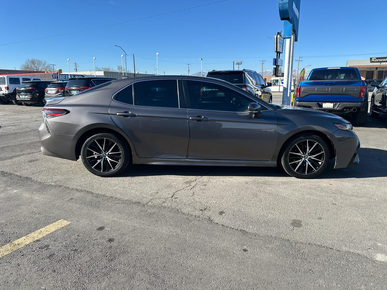 Toyota Camry SE Auto (Natl) 2022