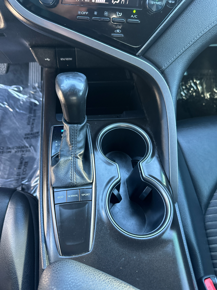 Toyota Camry SE Auto (Natl) 2022