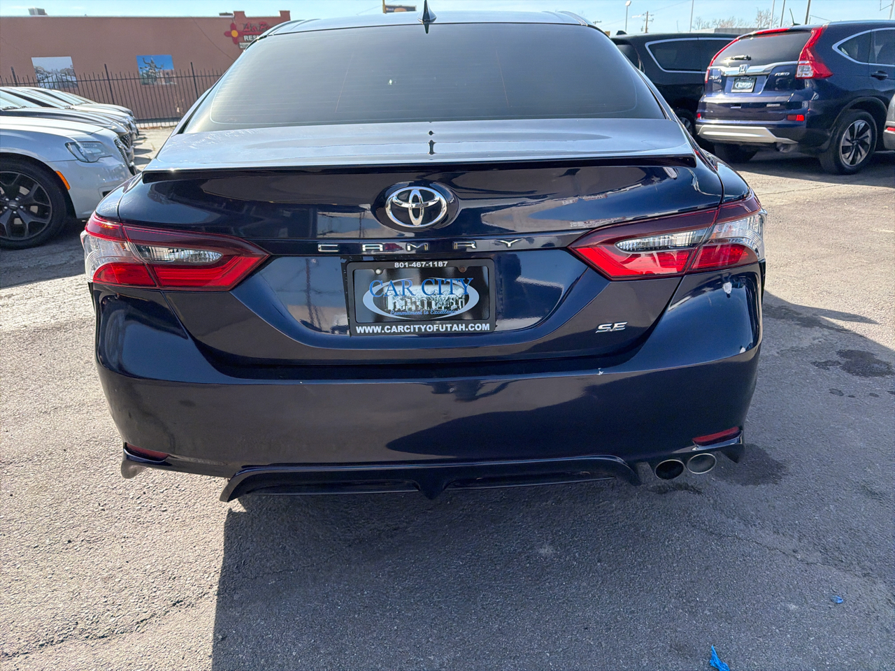 Toyota Camry SE Auto (Natl) 2021