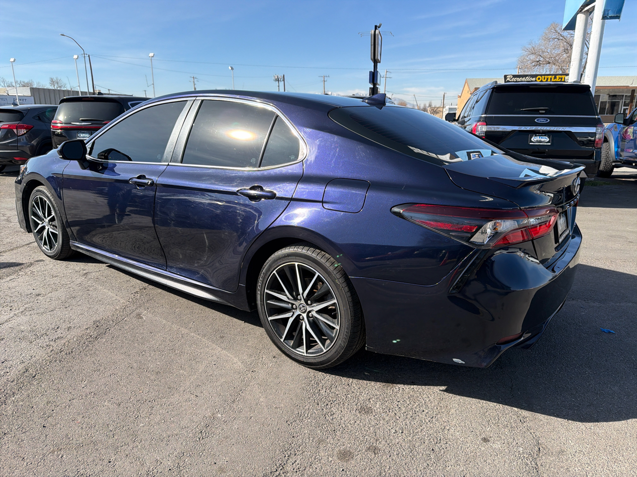 Toyota Camry SE Auto (Natl) 2021