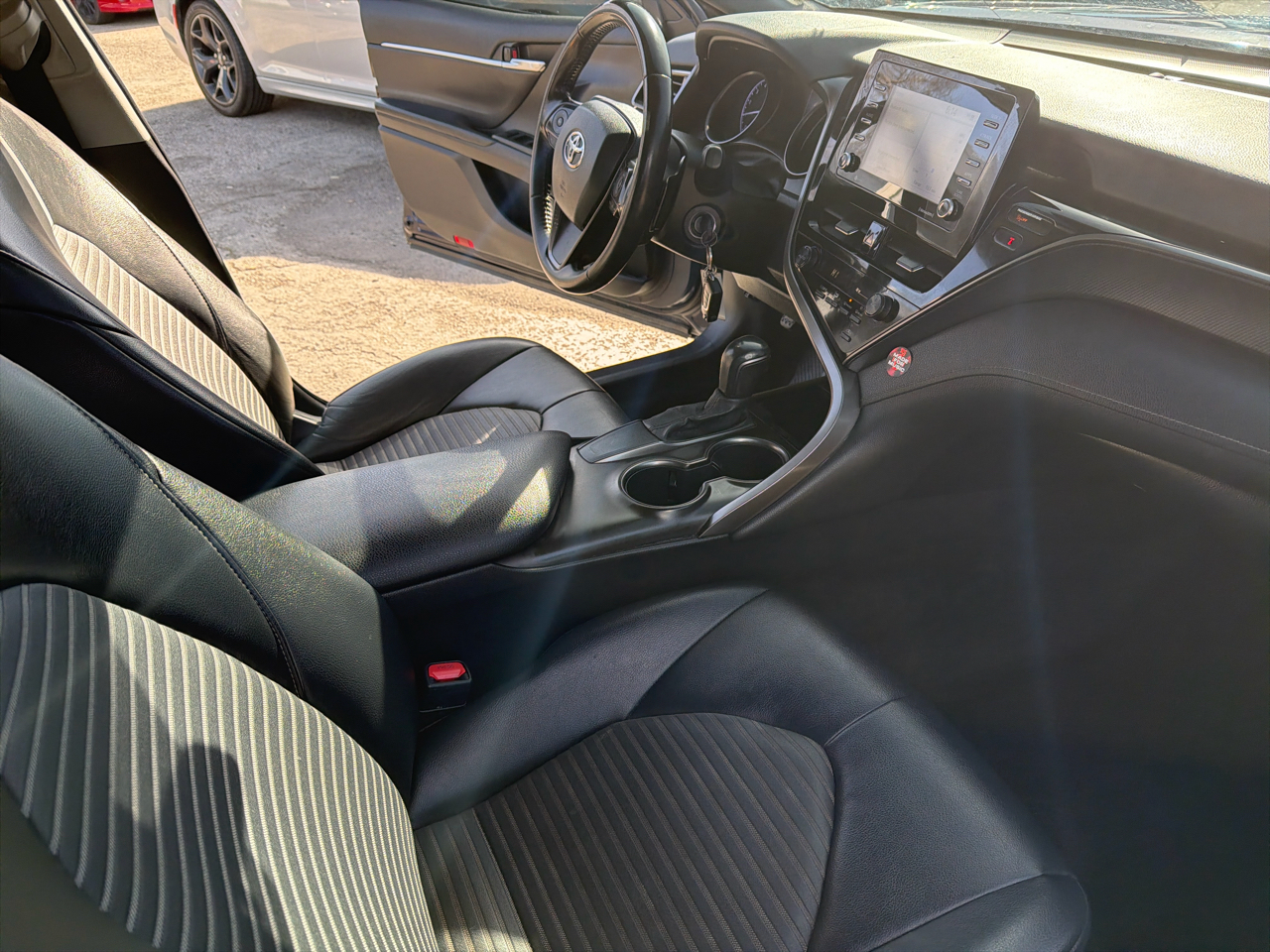 Toyota Camry SE Auto (Natl) 2021