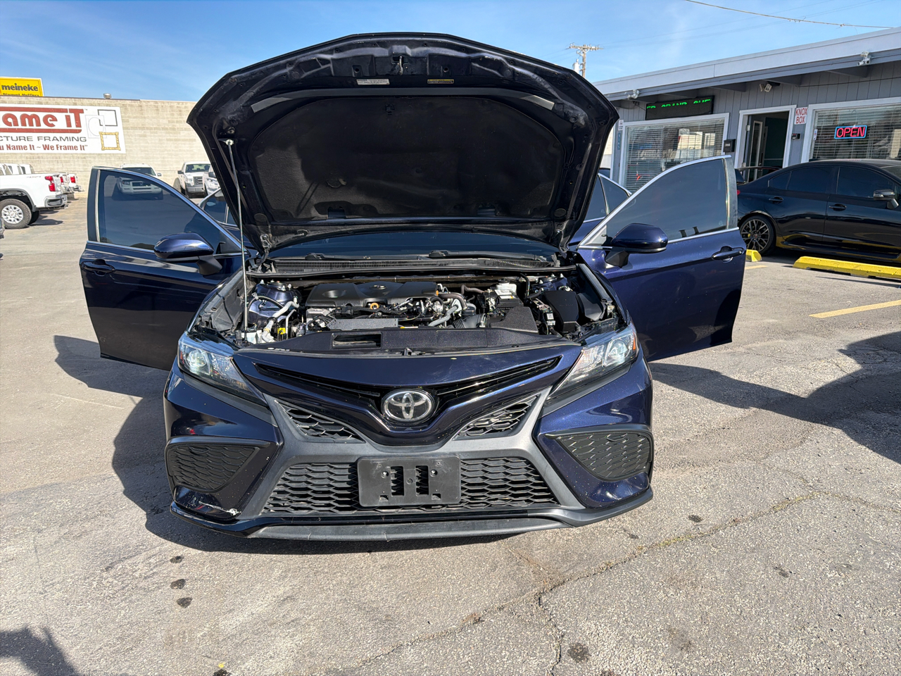 Toyota Camry SE Auto (Natl) 2021