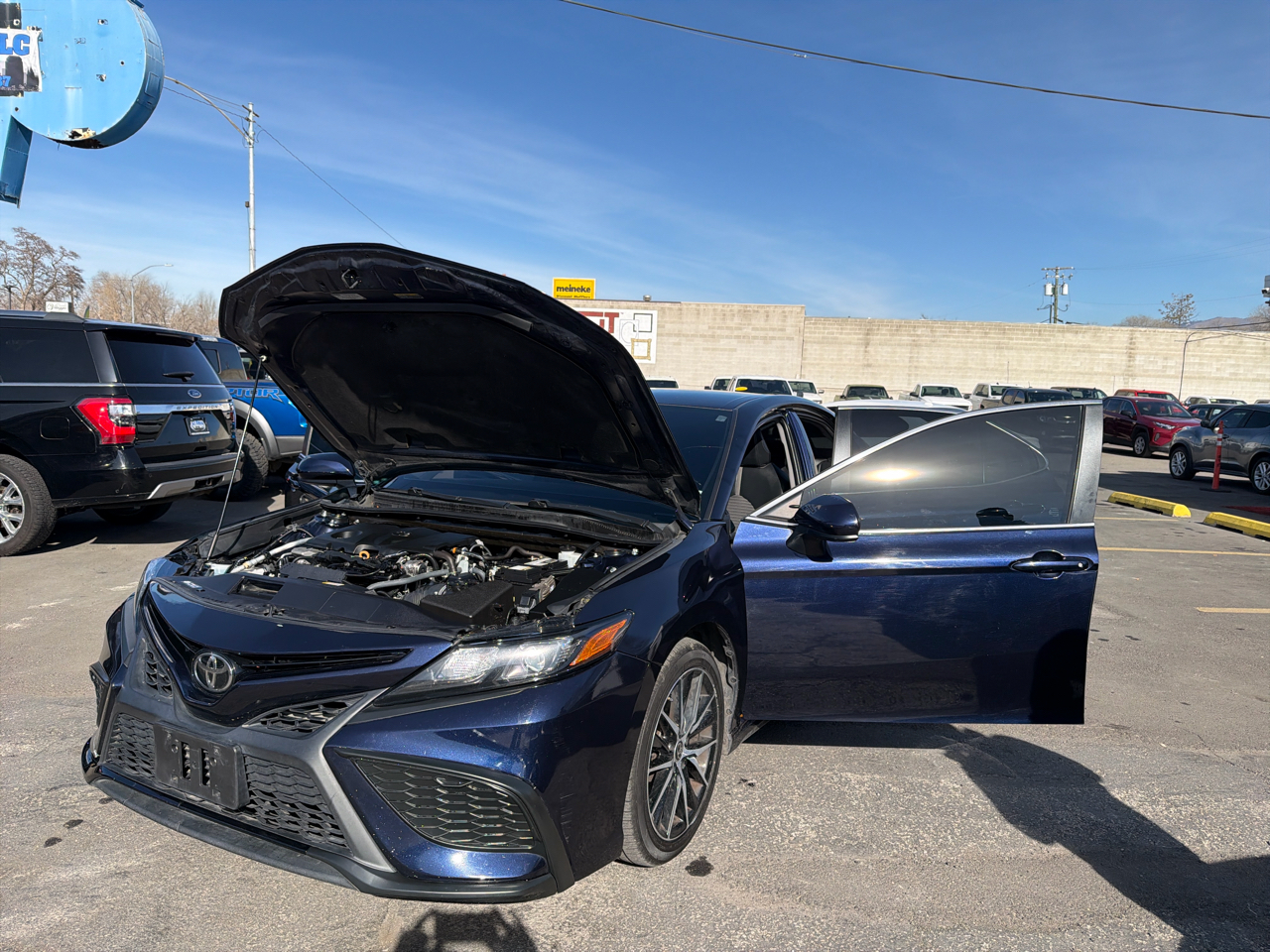 Toyota Camry SE Auto (Natl) 2021