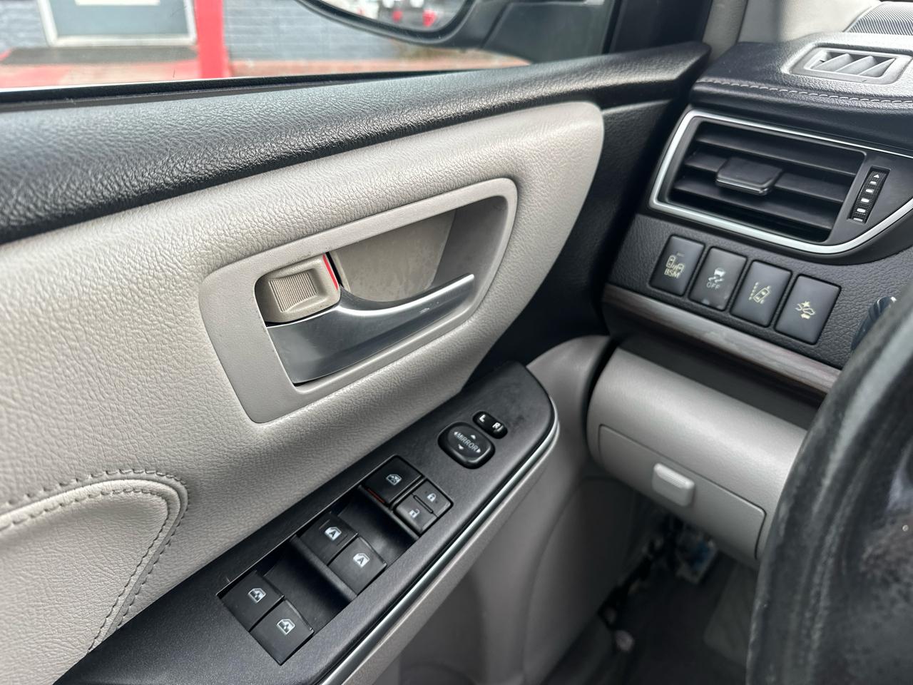 Toyota Camry 4dr Sdn V6 Auto XLE (Natl) 2016