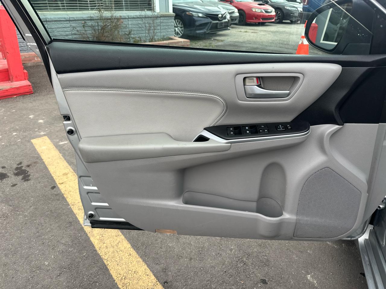 Toyota Camry 4dr Sdn V6 Auto XLE (Natl) 2016