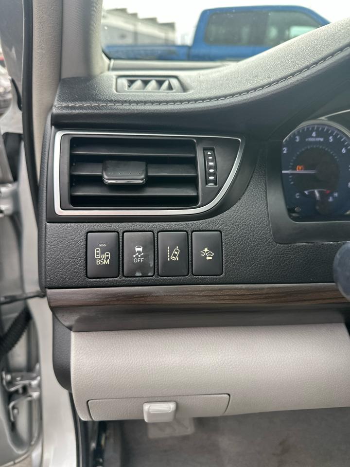 Toyota Camry 4dr Sdn V6 Auto XLE (Natl) 2016