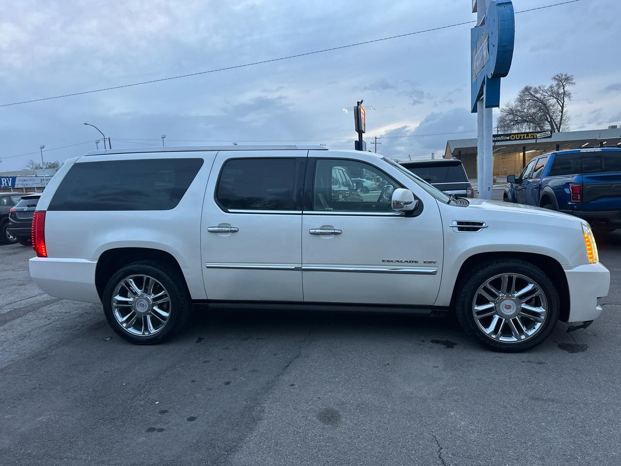 Cadillac Escalade ESV AWD 4dr Platinum 2014