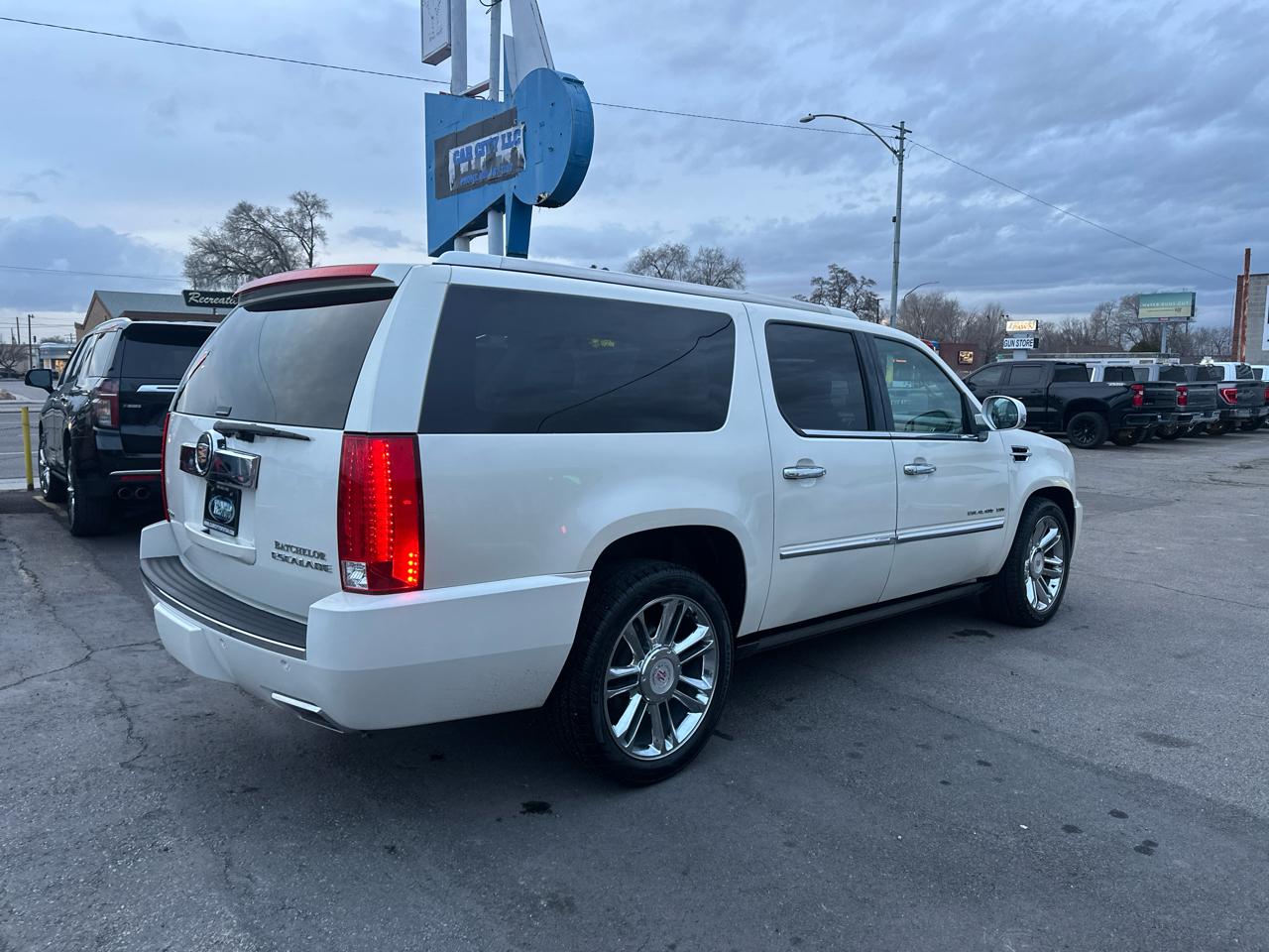 Cadillac Escalade ESV AWD 4dr Platinum 2014