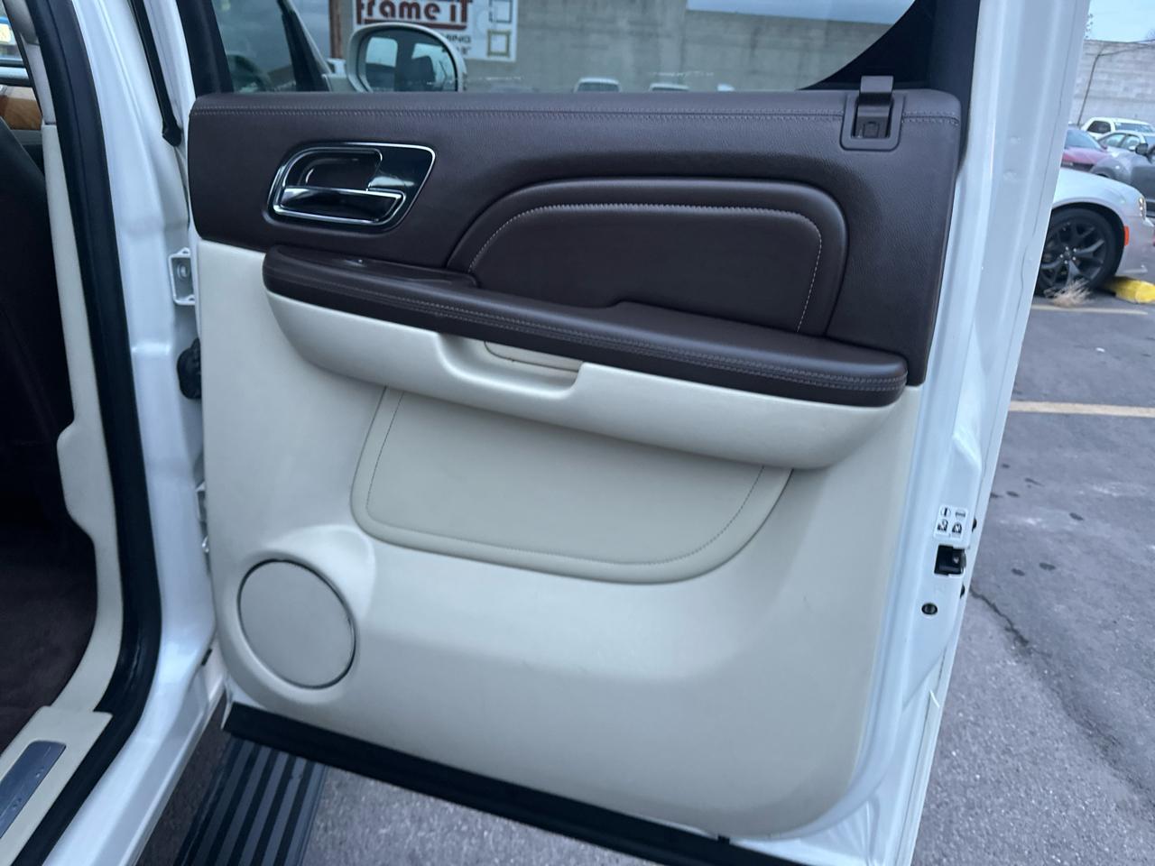 Cadillac Escalade ESV AWD 4dr Platinum 2014