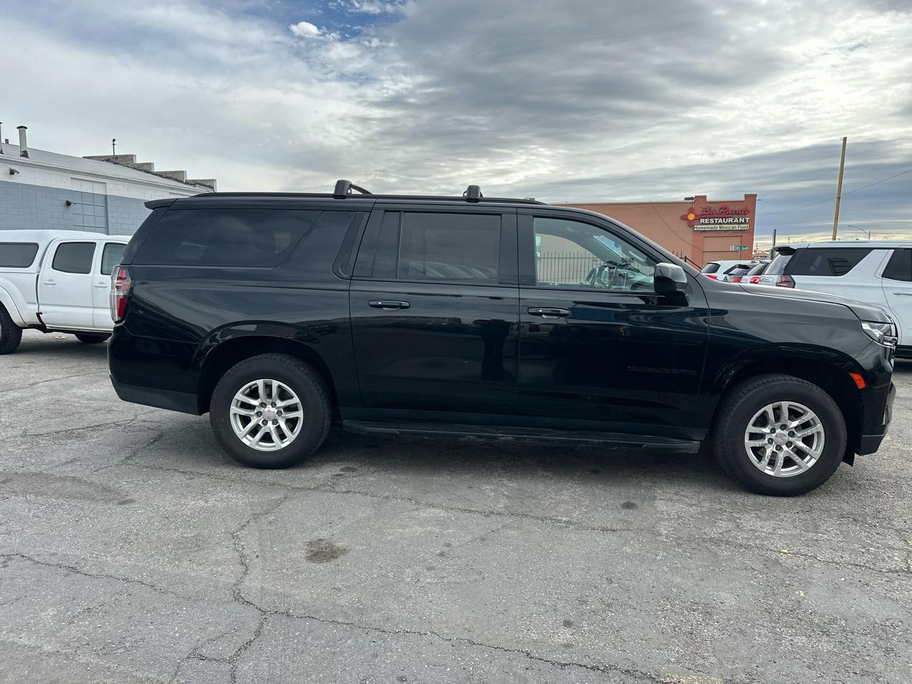 Chevrolet Suburban 4WD 4dr RST 2021