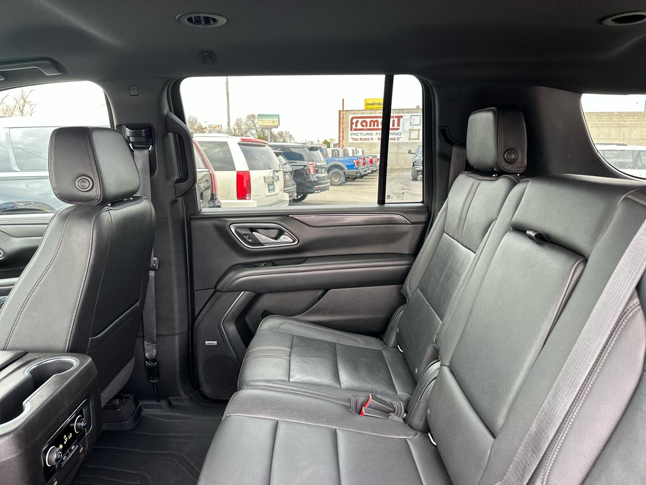 Chevrolet Suburban 4WD 4dr RST 2021