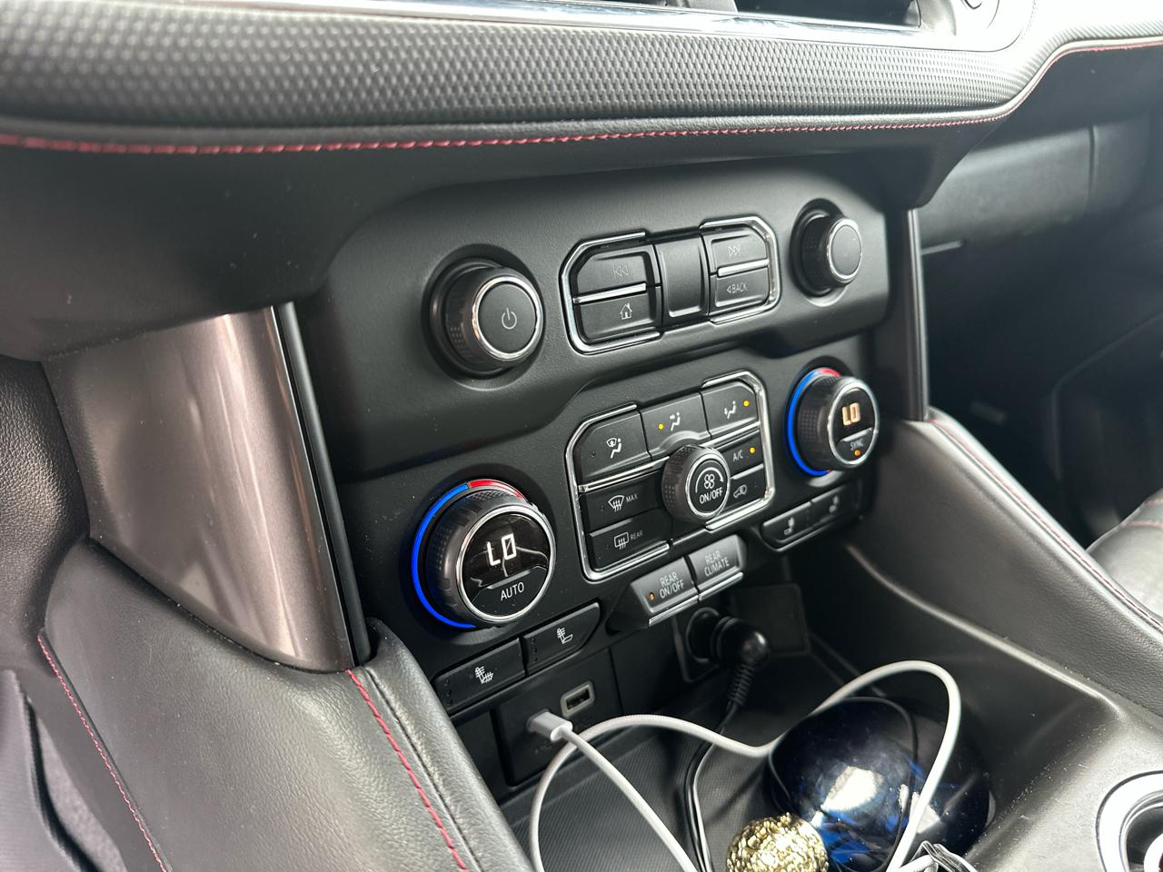 Chevrolet Suburban 4WD 4dr RST 2021