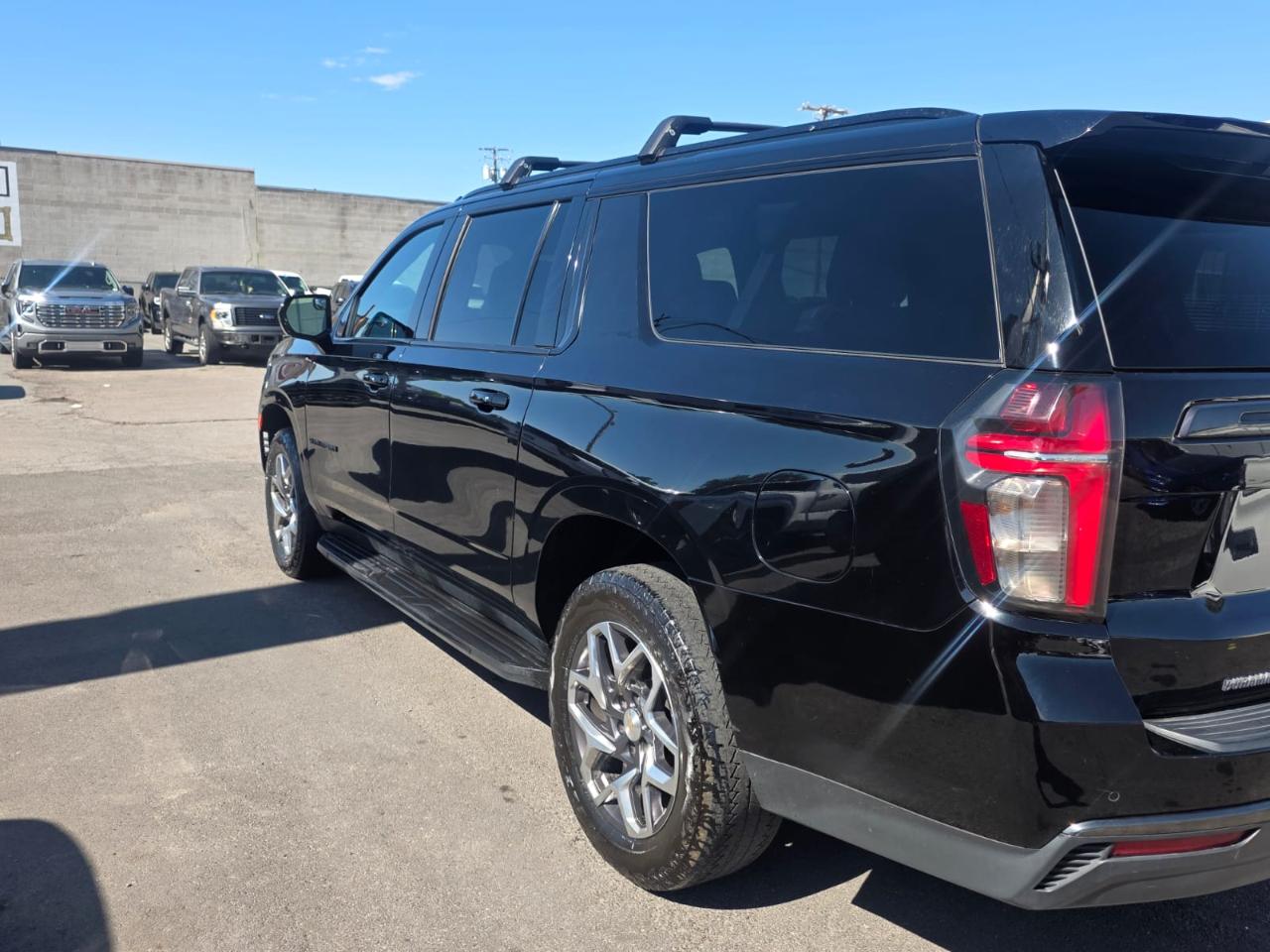 Chevrolet Suburban 4WD 4dr RST 2021