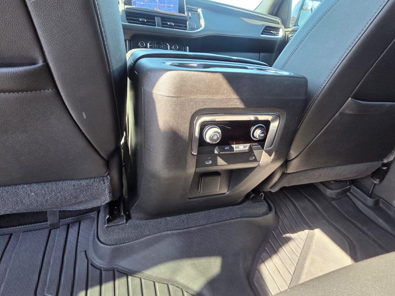 Chevrolet Suburban 4WD 4dr RST 2021