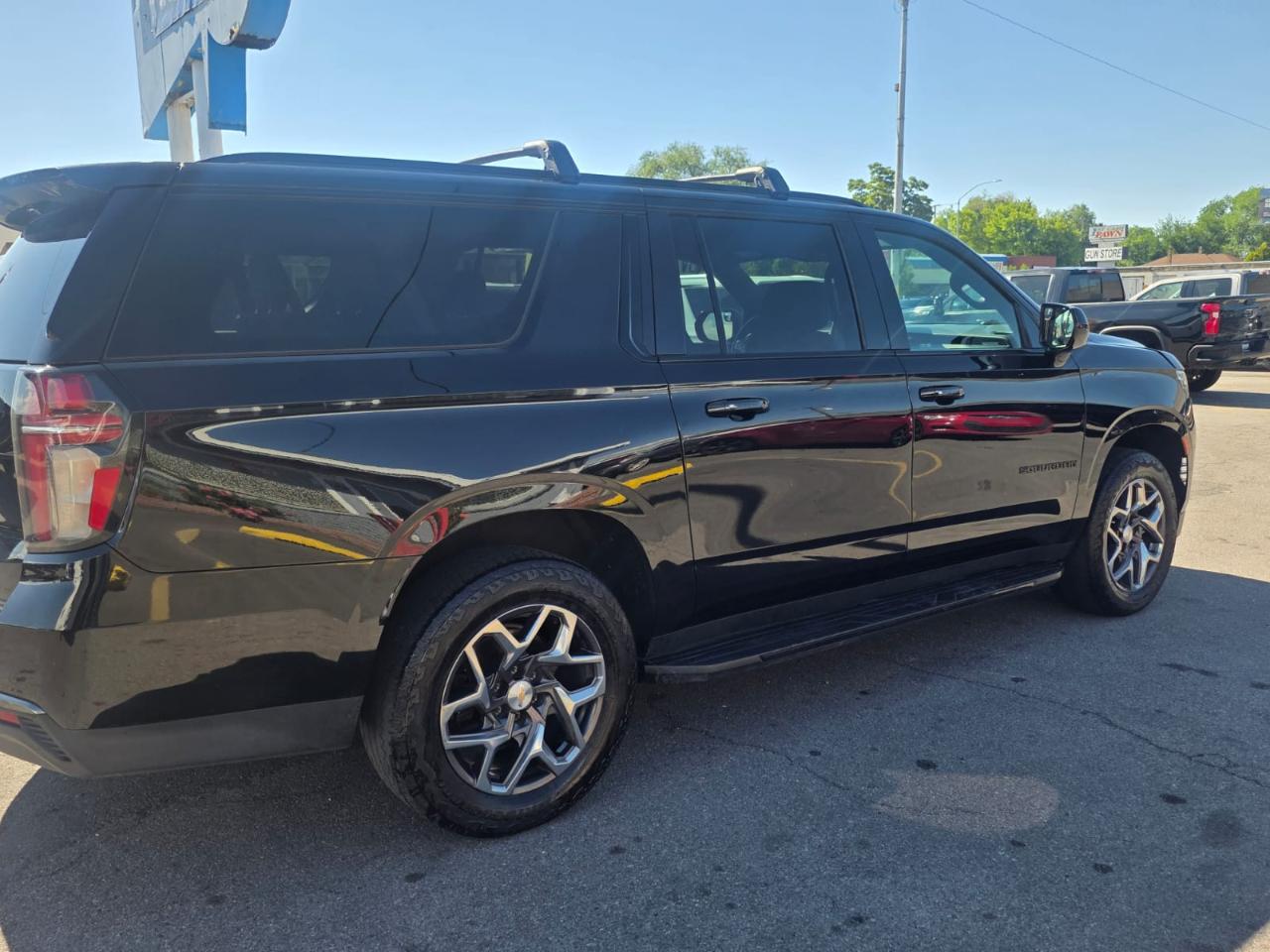 Chevrolet Suburban 4WD 4dr RST 2021
