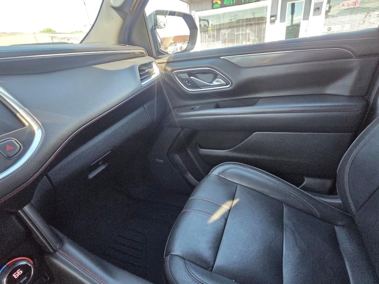 Chevrolet Suburban 4WD 4dr RST 2021