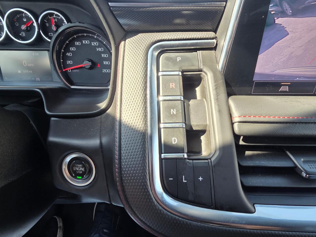Chevrolet Suburban 4WD 4dr RST 2021